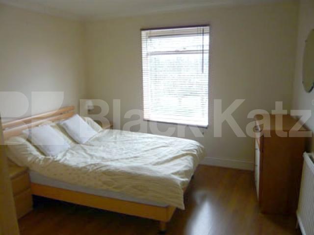 			Overlooking Canal!, 2 Bedroom, 1 bath, 1 reception Flat			 Hormead Road, Westbourne Park